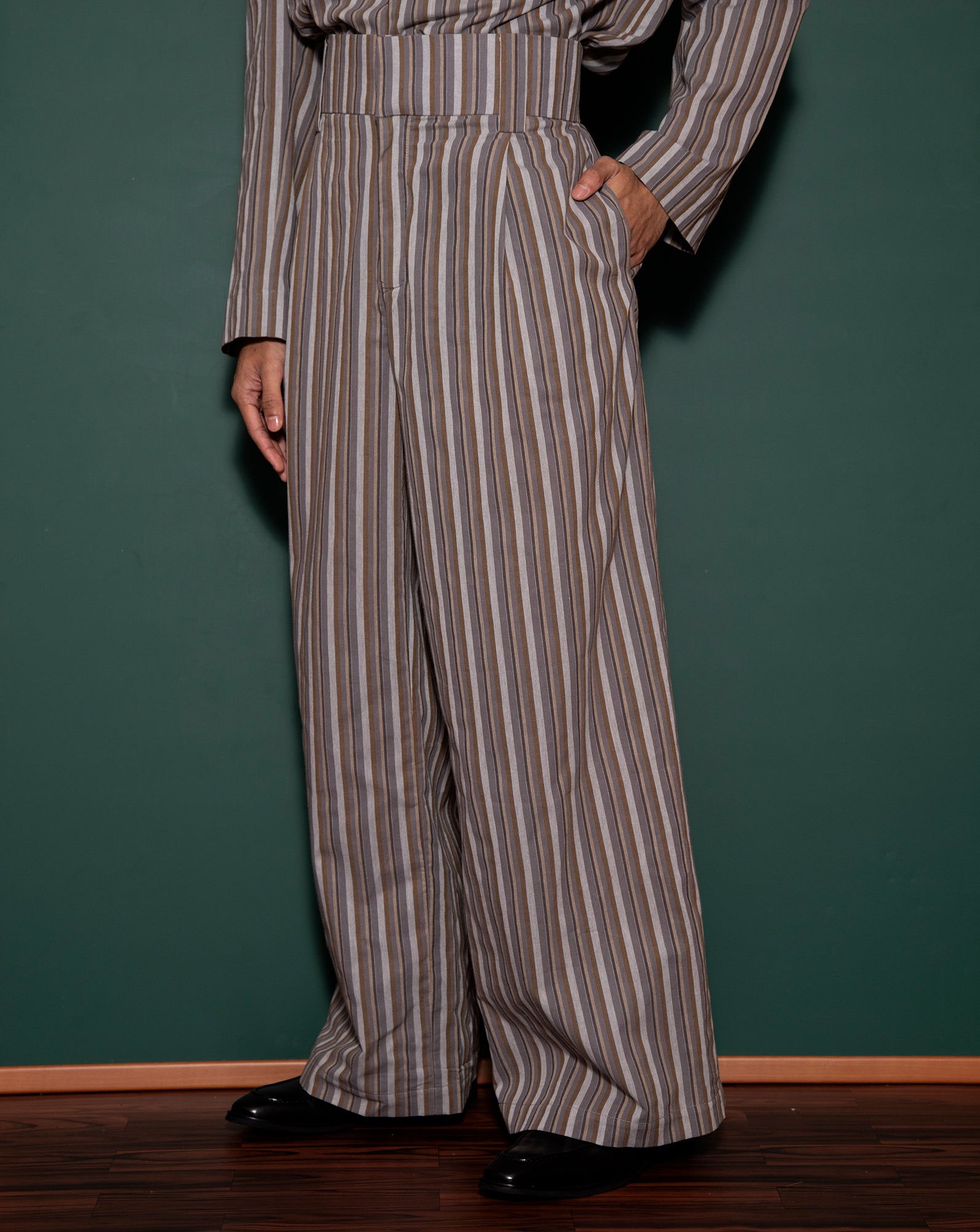 Kemeja Bahu (Grey Brown Stripes)