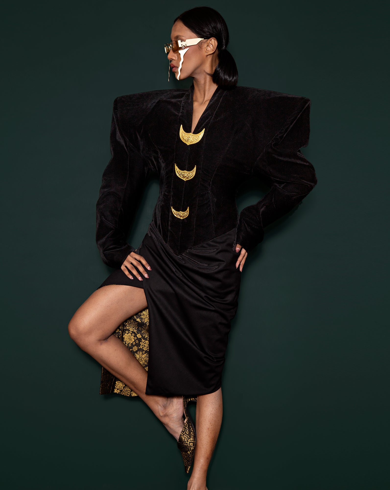 Kebaya Baldu (Black Velvet) // Skirt Parang (Black Viscose)
