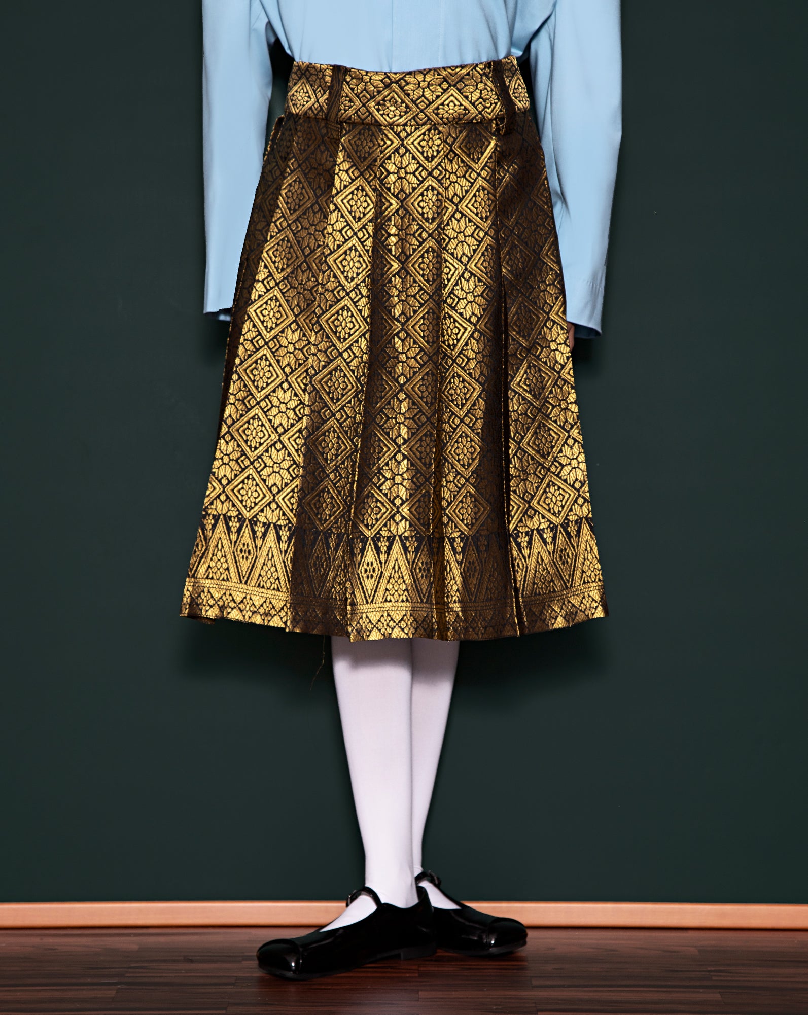 Kemeja Blazer Krop (Black) // Pleated Skirt (Songket)