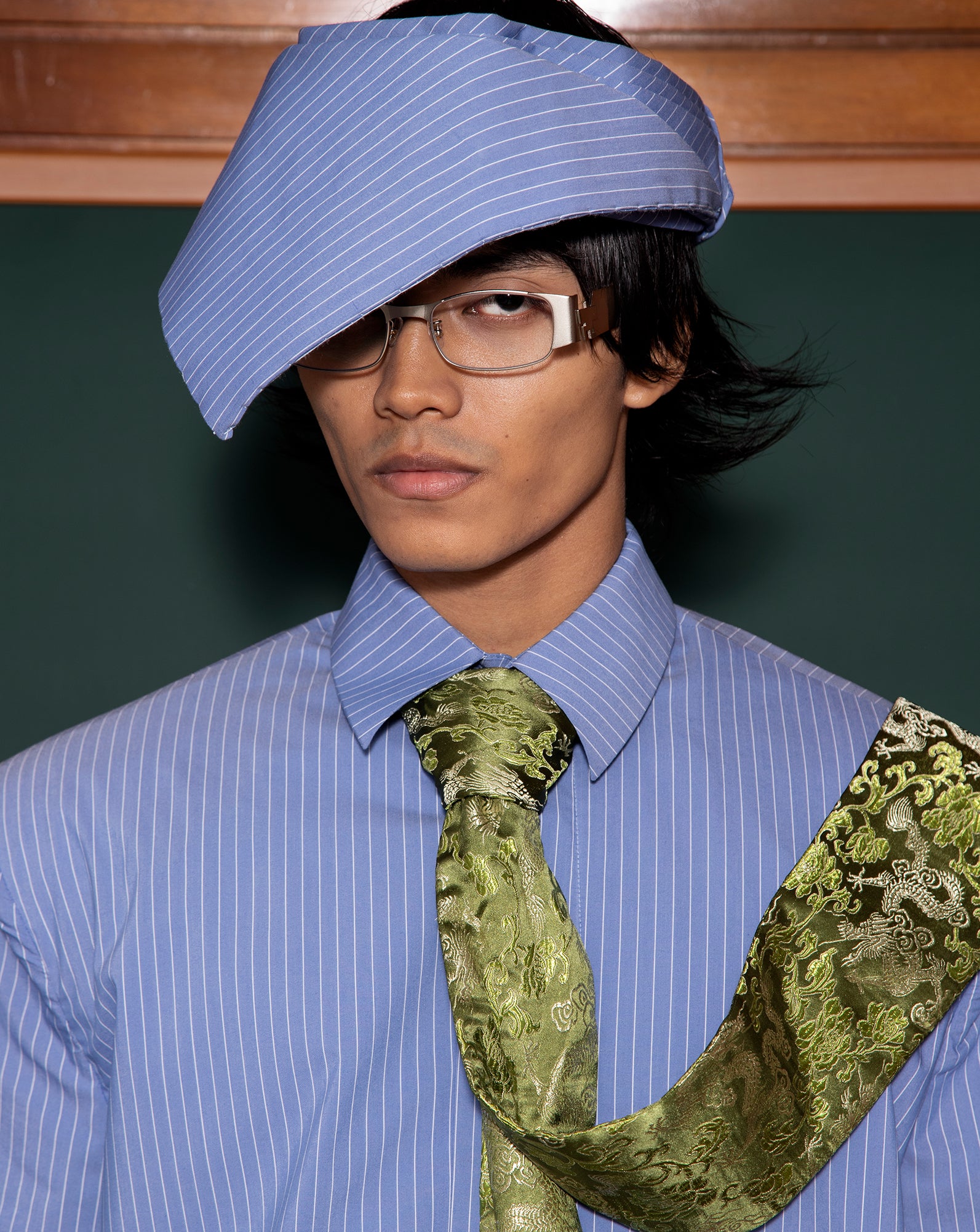 Kemeja Blazer Krop (Jalur Biru Putih) // Tie Bag (Olive Dragon)