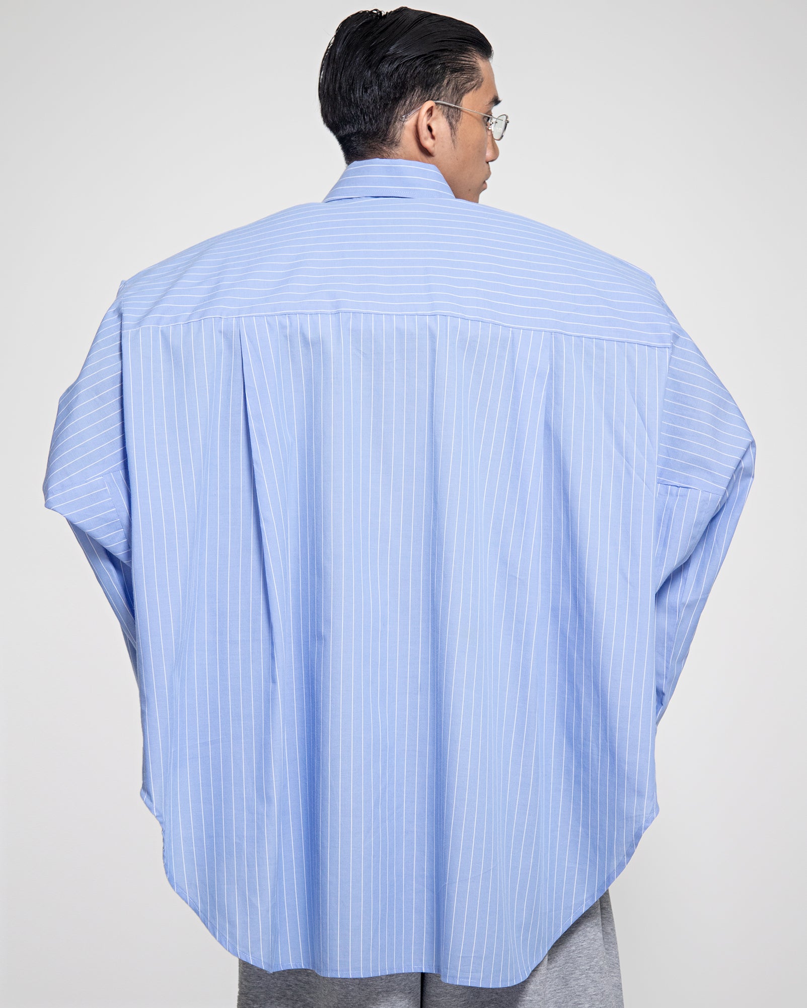 Kemeja Jalur Biru Putih