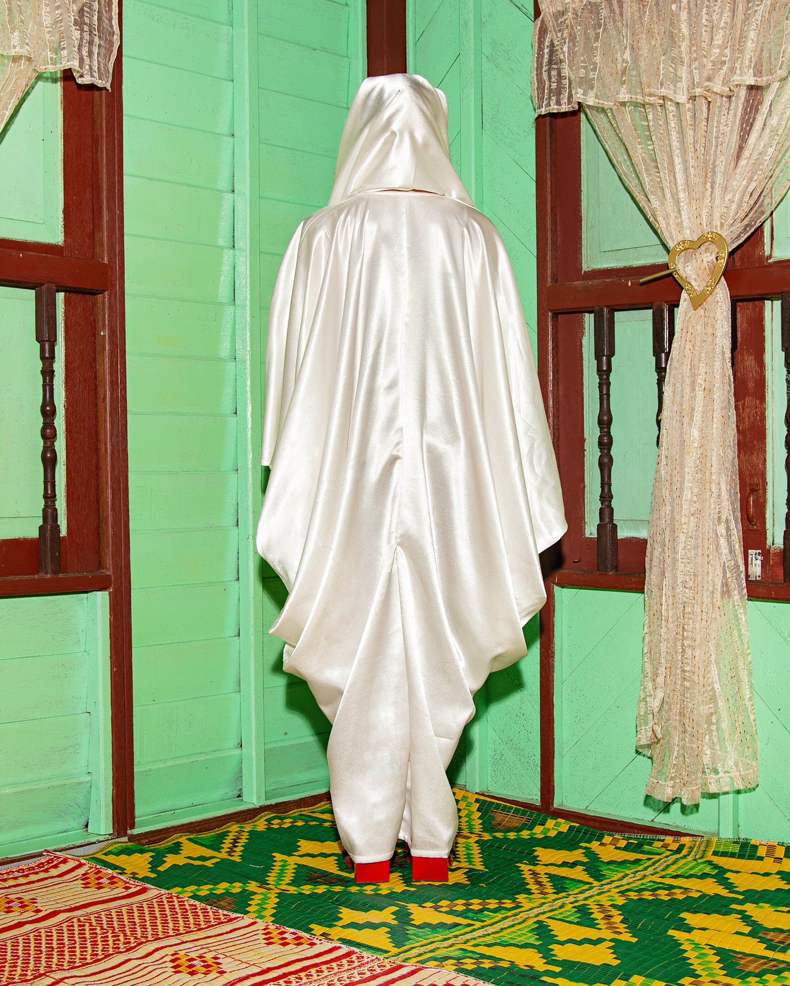 Abaya Kelawar (White)