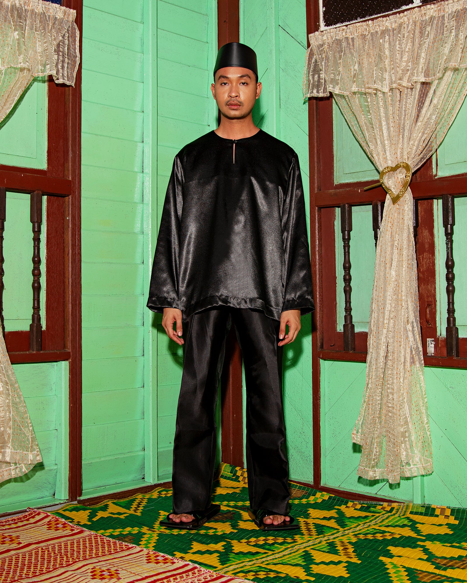 Baju Satin Batu Botswana (Black)