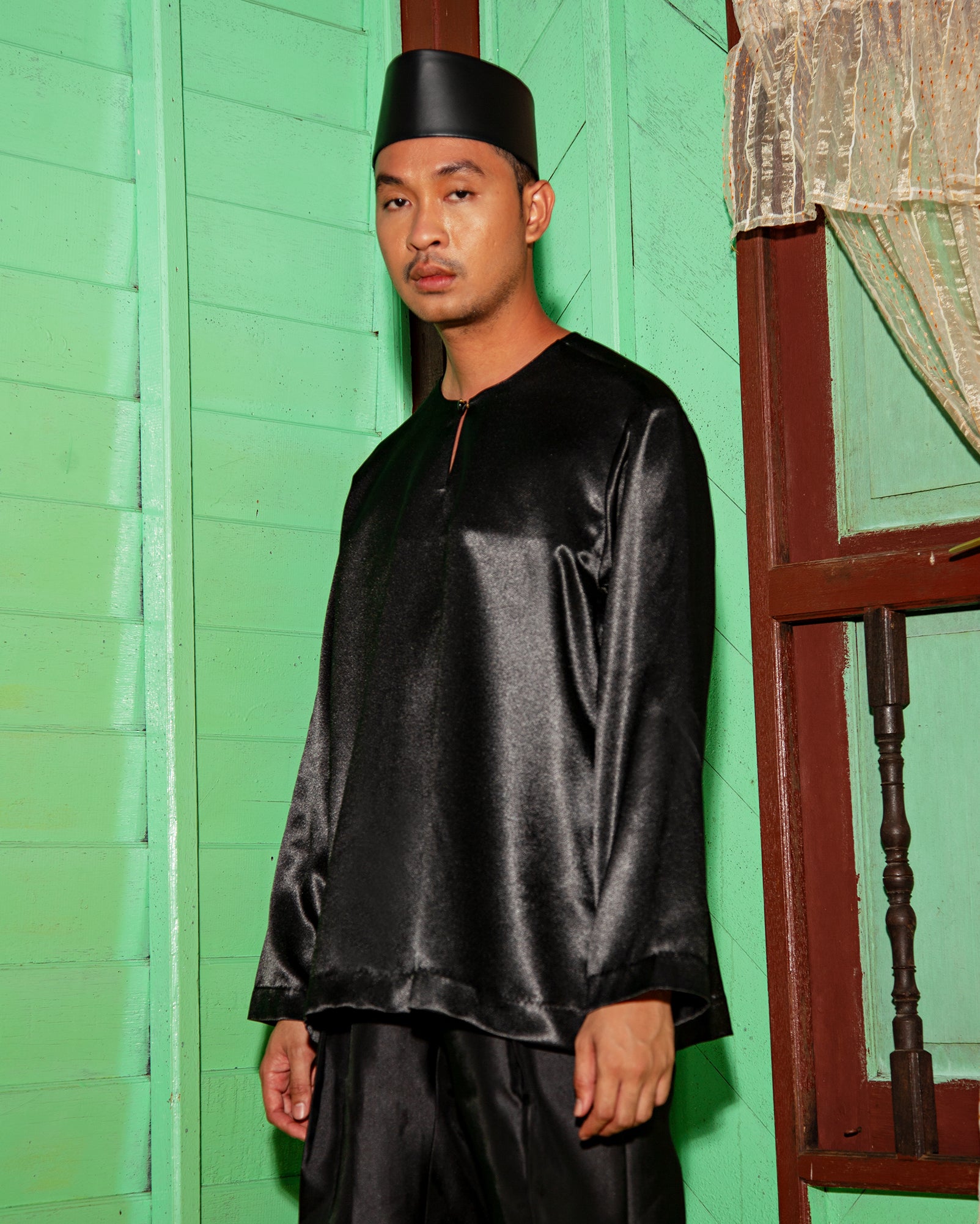 Baju Satin Batu Botswana (Black)