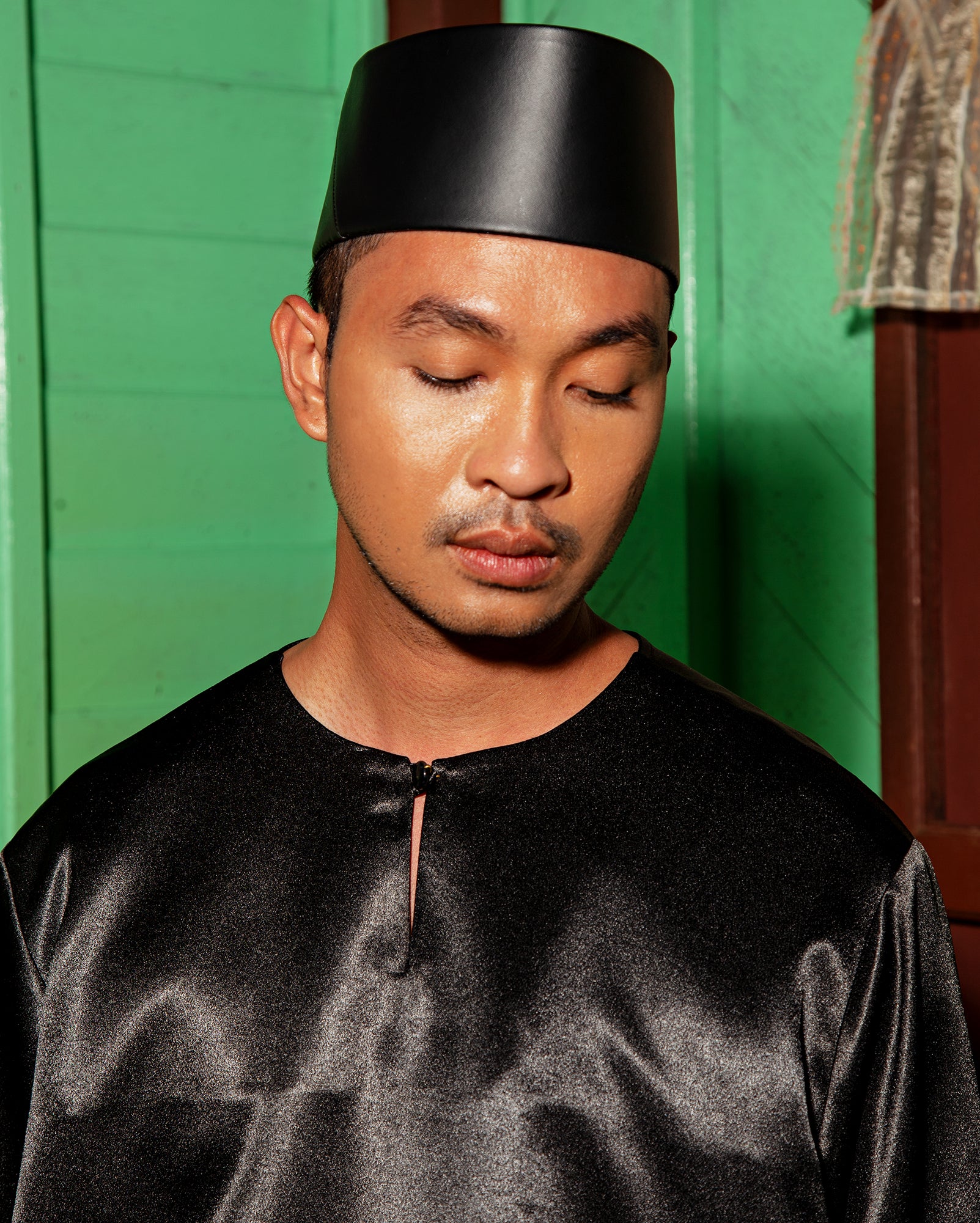 Baju Satin Batu Botswana (Black)