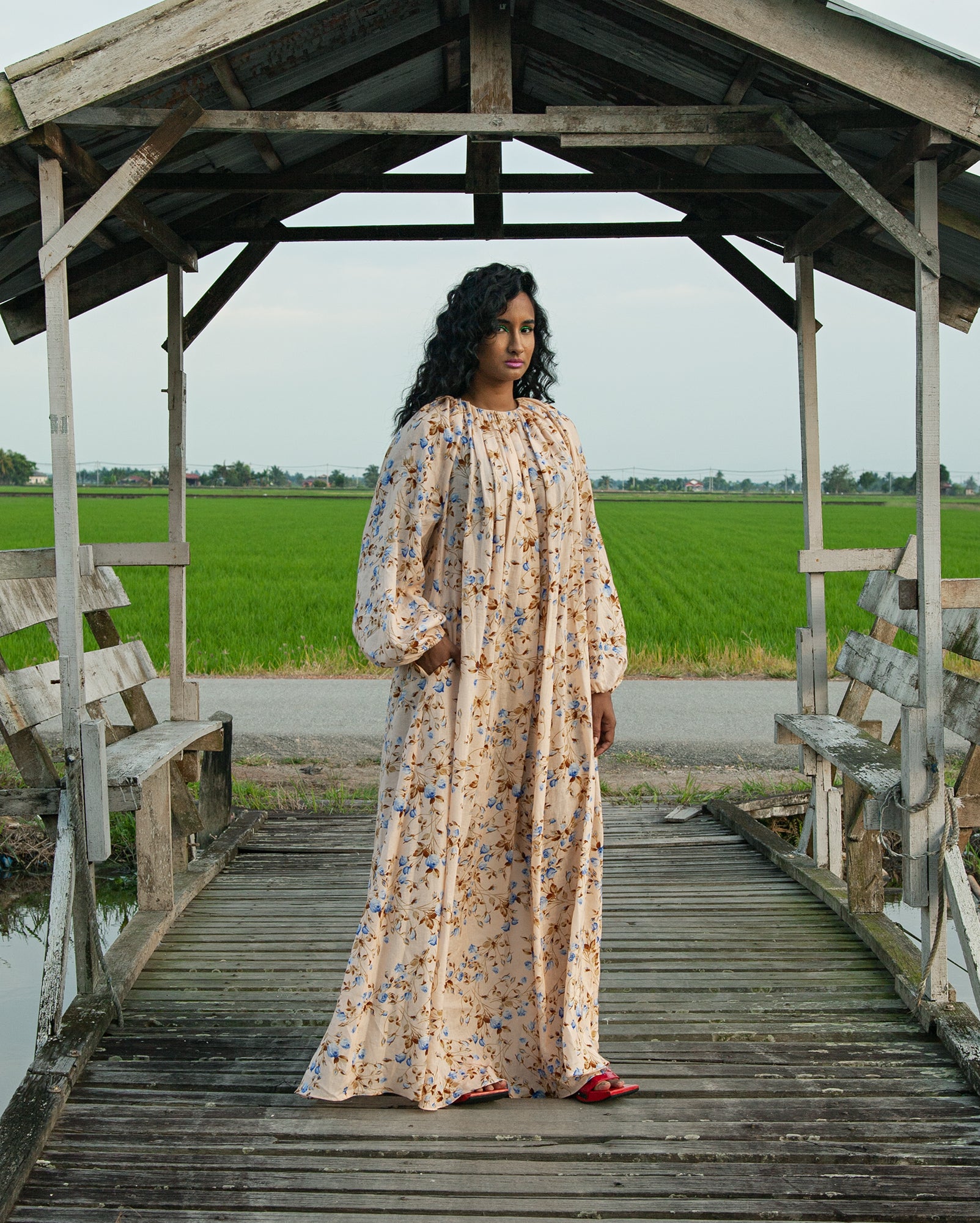 Abaya Cekak Kedut (Bunga-bunga)